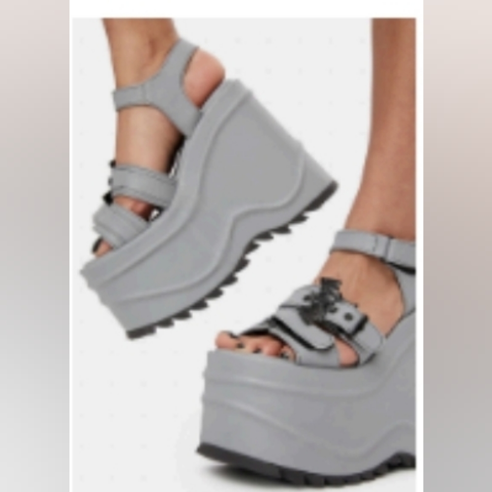 Gray creature of hell platform sandels